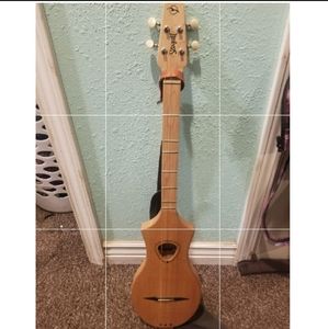 Seagull M4 Merlin Spruce 4 string mini guitar